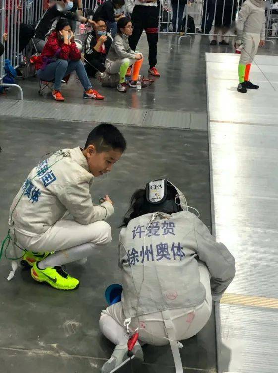 瑞典击剑选手斩获金牌，一往无前