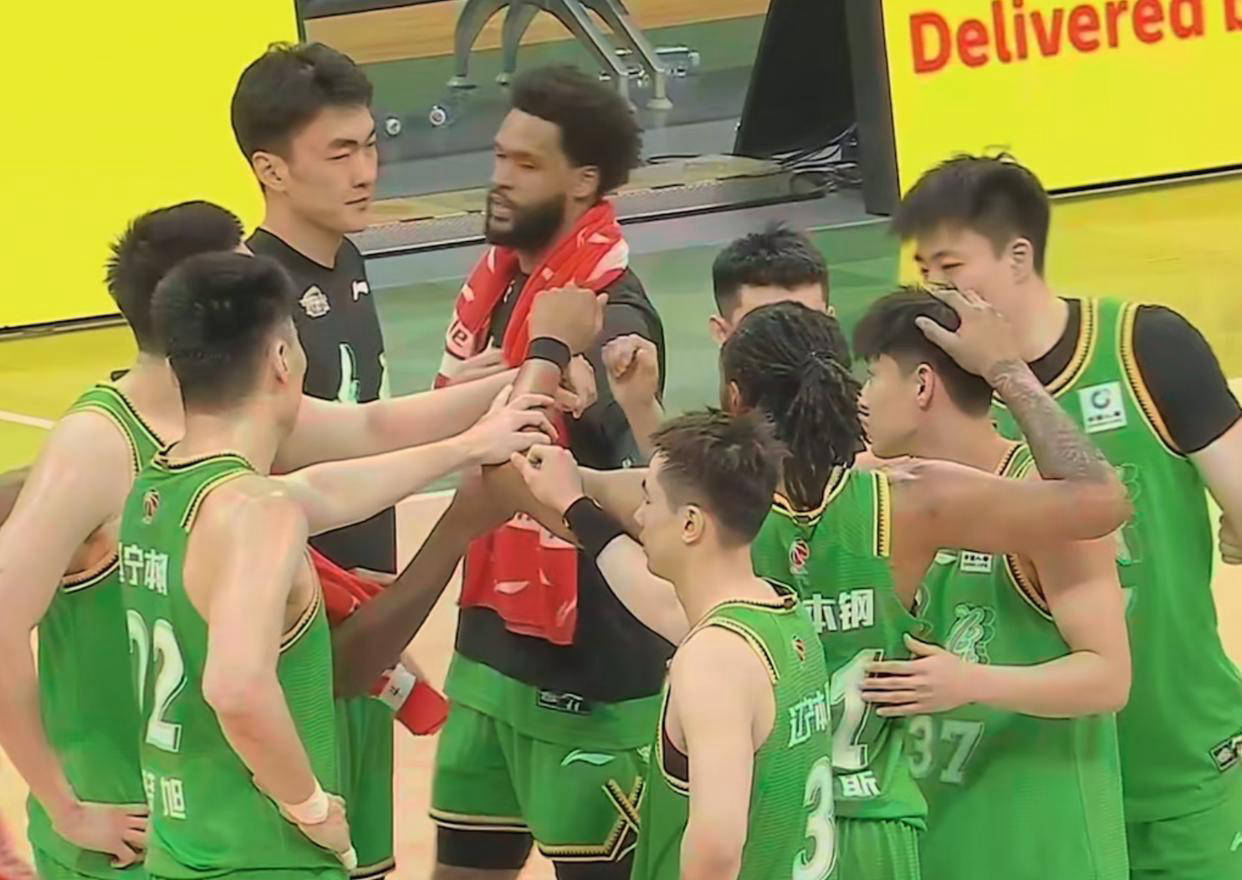 辽宁队在困难局面中咬牙坚持取胜
